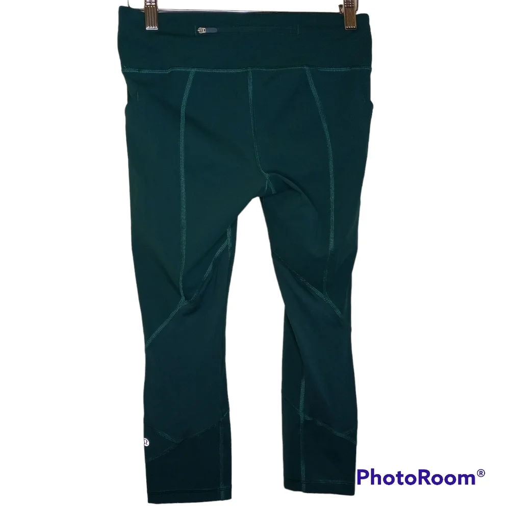 LULULEMON CROP LEGGINGS SIZE 6